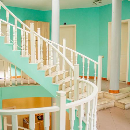 Хостел The Golden Rooster Тирана Екстер'єр фото