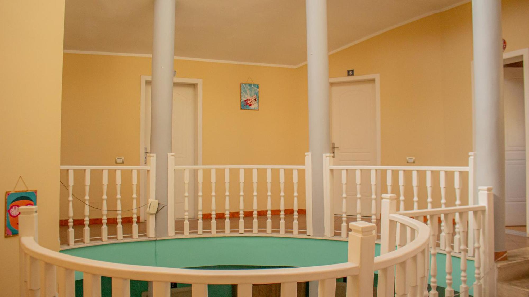 Хостел The Golden Rooster Тирана Екстер'єр фото